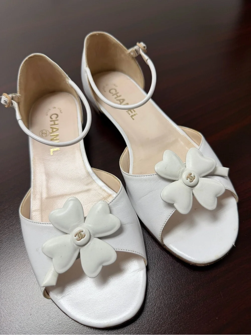 Vintage CHANEL White Leather Camellia Flower Sandals Size 37 Made in Italy
